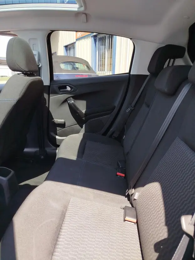 PEUGEOT 208 1.2 VTI ALLURE 82 CHX, GPS, Clim, CARPLAY, radar de recul, Régulateur de vitesses, Vitres électriques, Fermeture centralisée, Rétroviseurs électriques, toit panoramique, aide au stationnement - photo 4