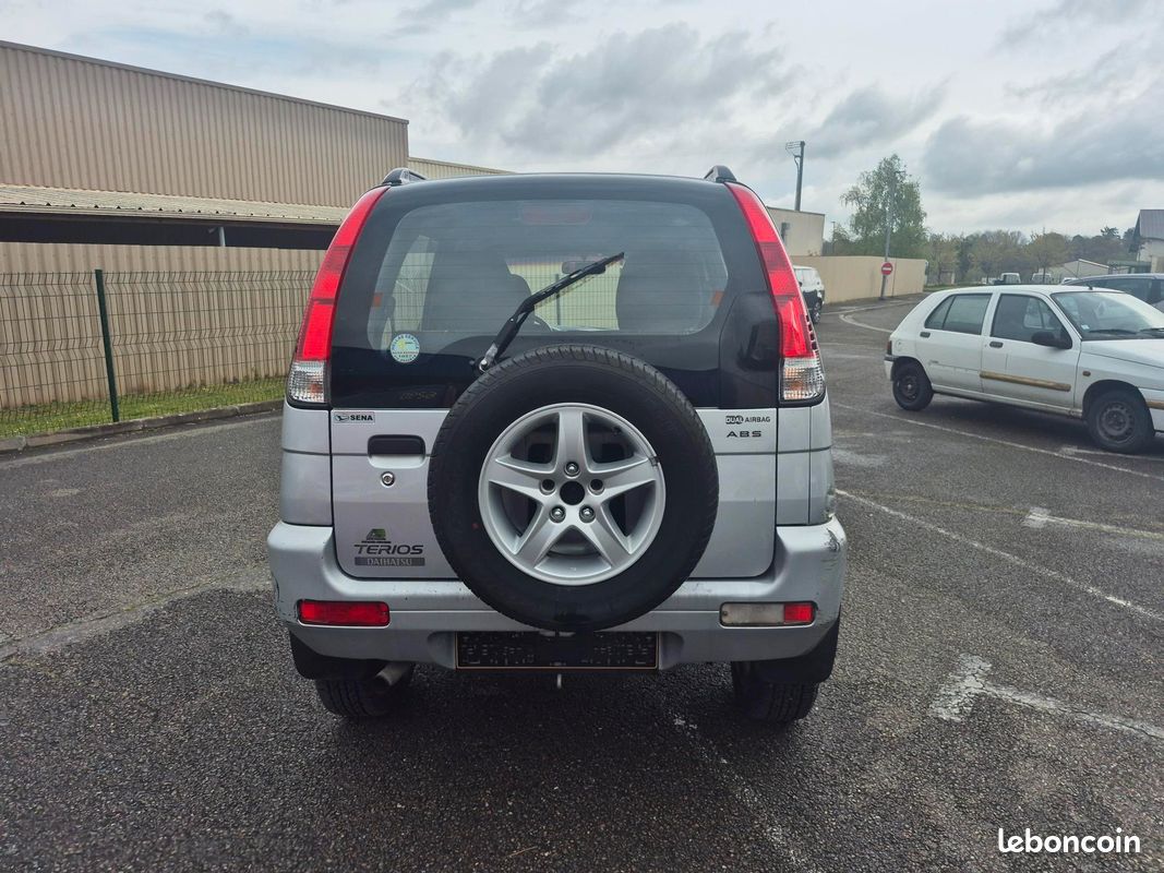 DAIHATSU TERIOS 1.5 105 CHX SPORT, 4X4, VITRES ELECTRIQUES, RETROS ELECTRIQUES, CLIM, INTERIEUR IMPECCABLE - photo 4