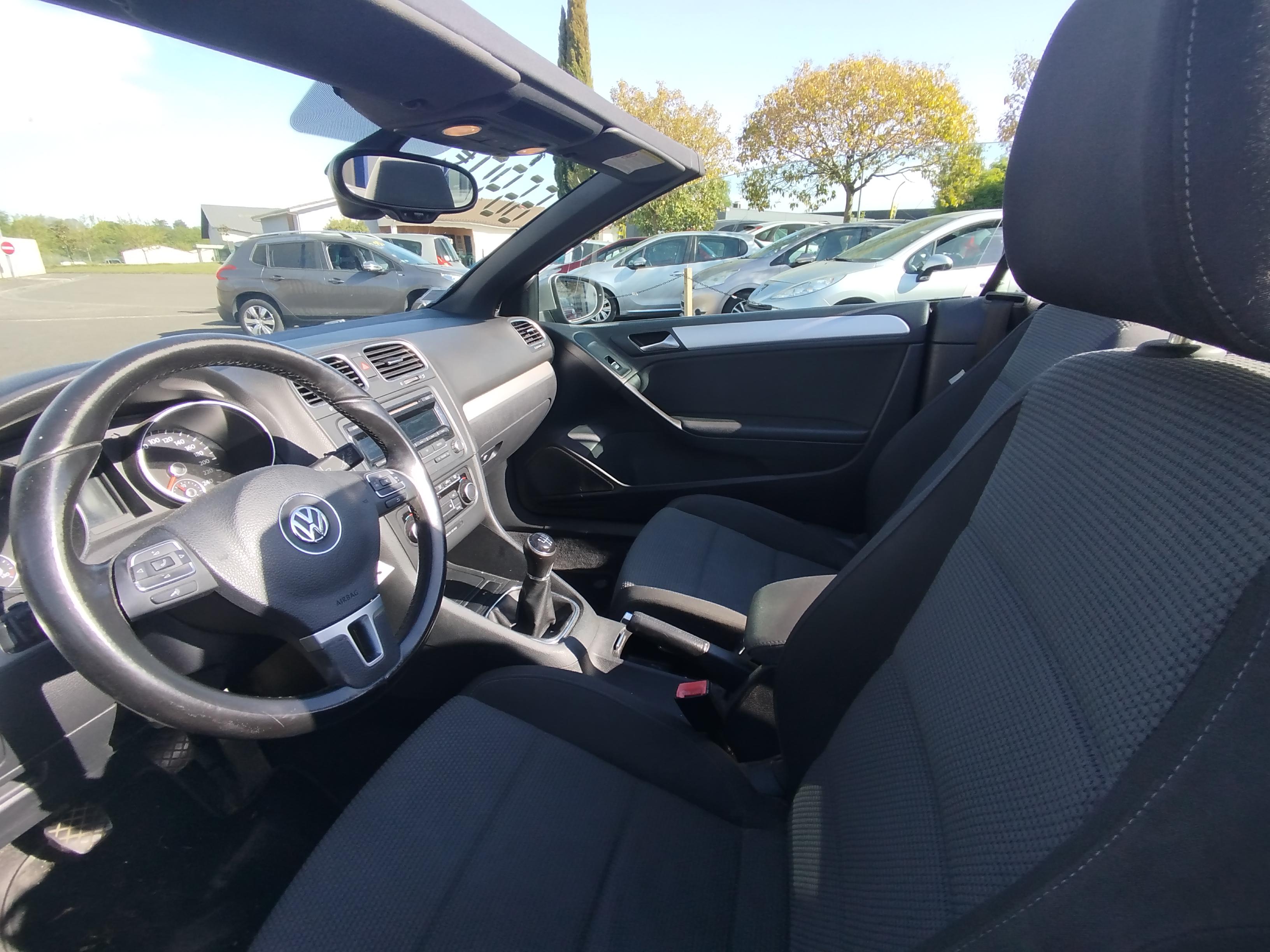 VOLKSWAGEN GOLF 6 1.6 TDI 105 CHX CABRIOLET GPS, Clim, Régulateur de vitesses, Vitres électriques, Fermeture centralisée, Rétroviseurs électriques, CT OK, Kit distribution + Pompe à eau neuf, Reprise possible Garantie 3 mois - photo 3