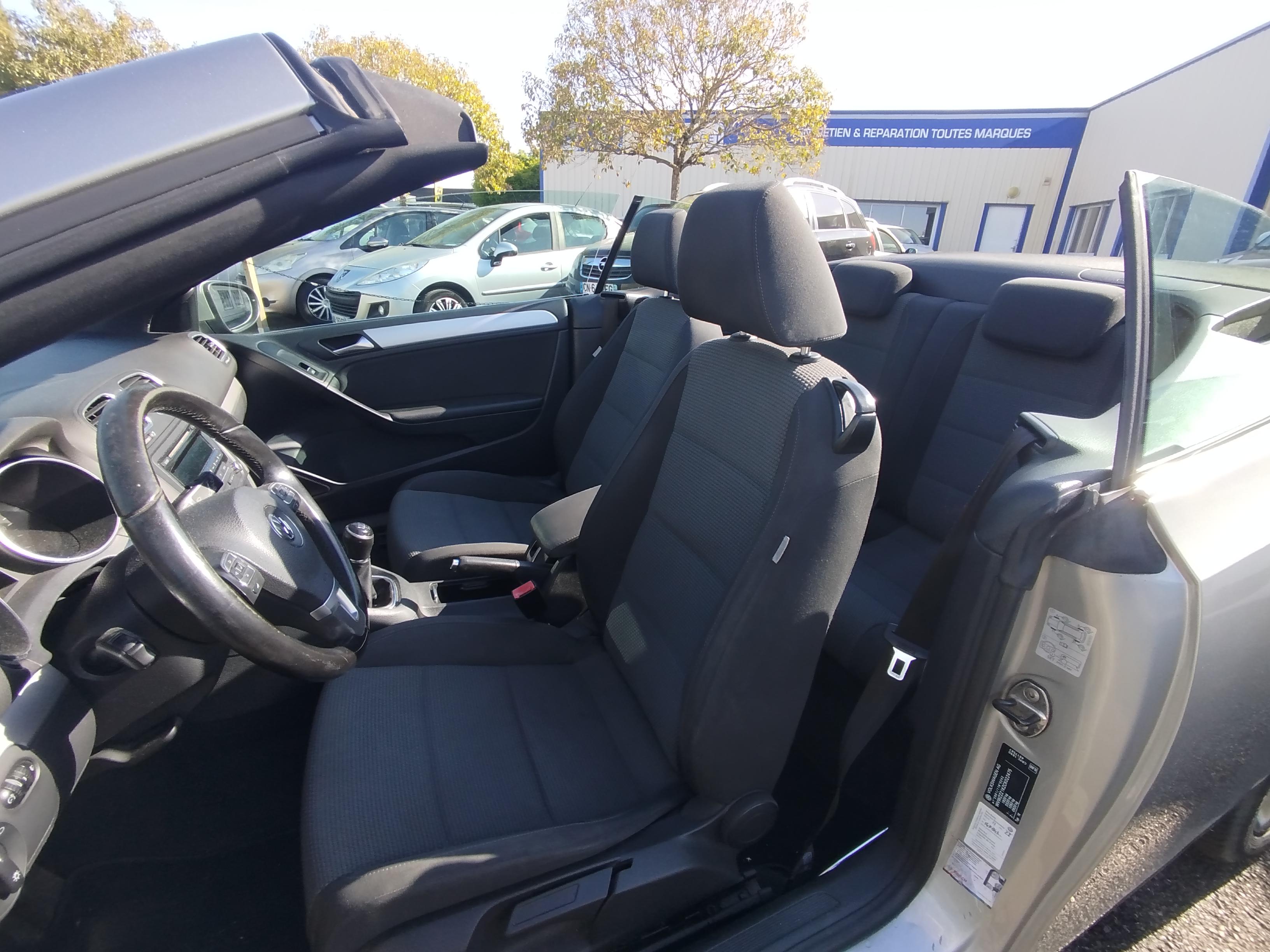 VOLKSWAGEN GOLF 6 1.6 TDI 105 CHX CABRIOLET GPS, Clim, Régulateur de vitesses, Vitres électriques, Fermeture centralisée, Rétroviseurs électriques, CT OK, Kit distribution + Pompe à eau neuf, Reprise possible Garantie 3 mois - photo 4