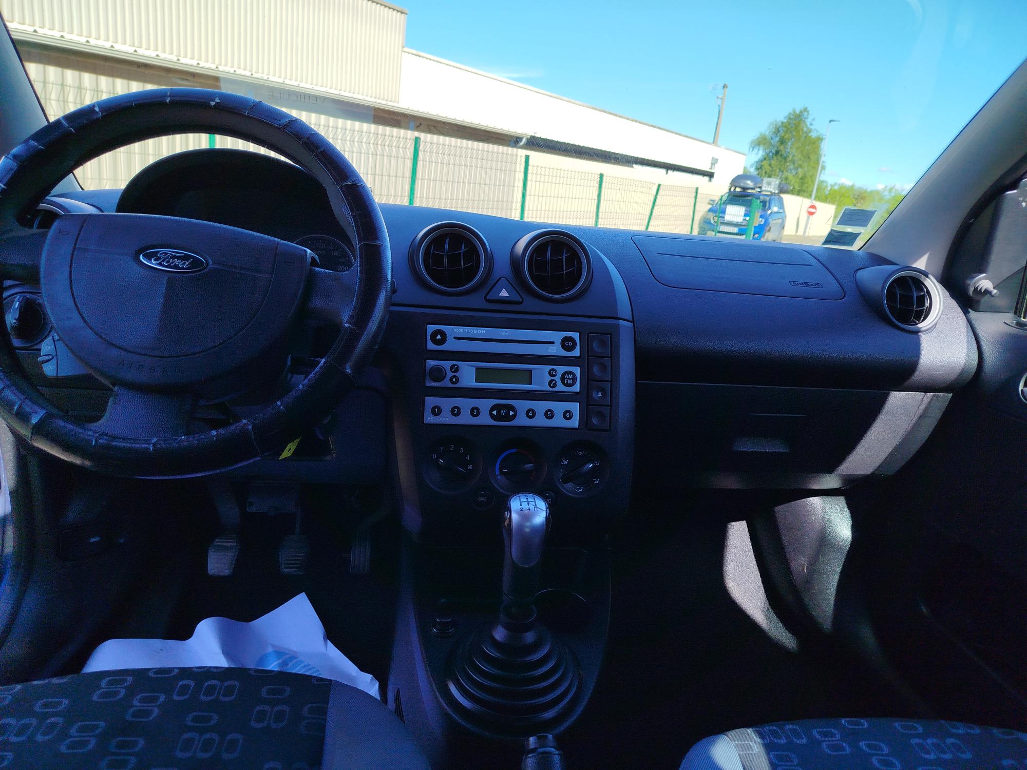 FORD FIESTA 1,4 TDCI 70 CHX CLIM, CT OK ,REVISION EFFECTUEE,KIT DISTRI+POMPE A EAU NEUF,REPR POSS ,GARANTIE 3 MOIS - photo 5