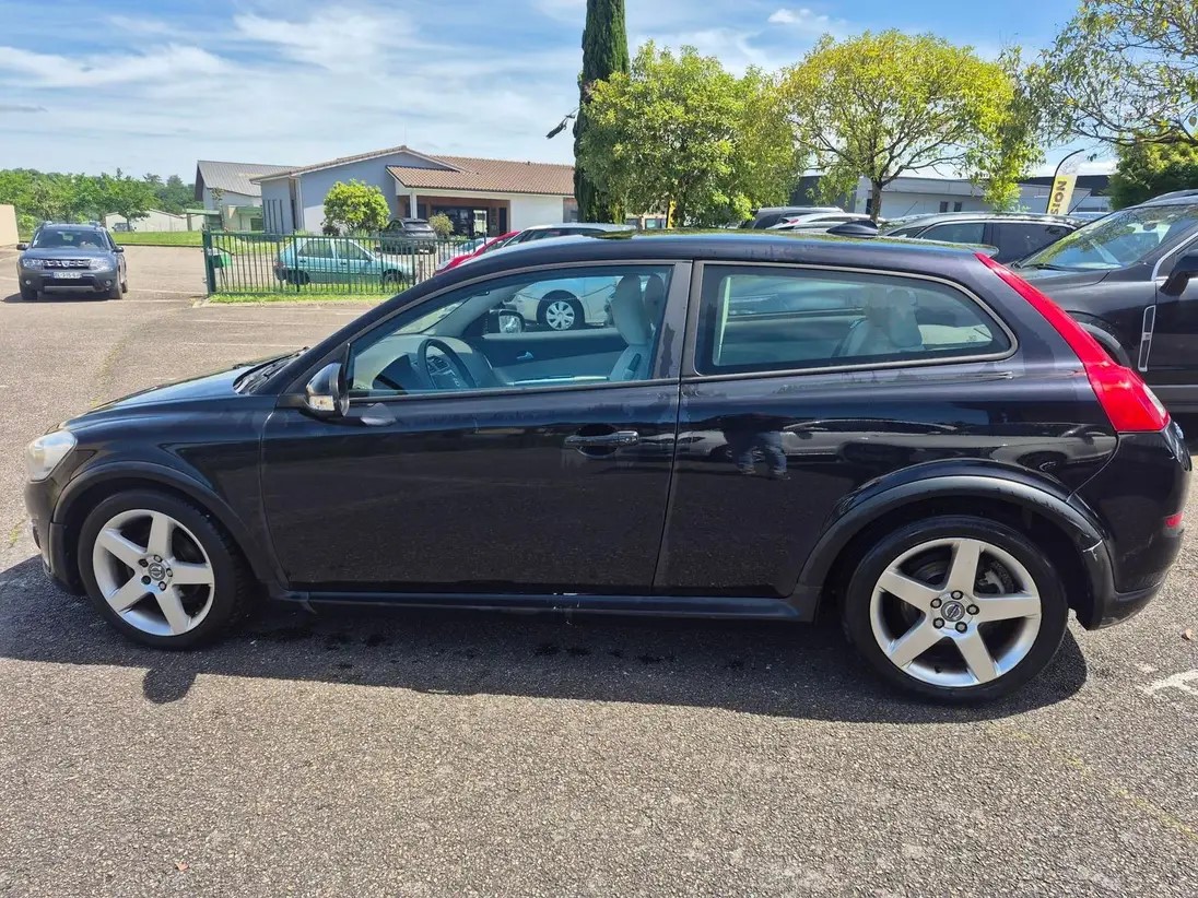 VOLVO C30 R-DESIGN 1.6 D 115CHX, CLIM, REG-VITESSES, VITRES ELECT, FERMETURE CENTRAL, RÉTROS ELEC, CT OK, REVISION EFFECTUÉE, REPR POSS, GARANTIE 3 MOIS - photo 2