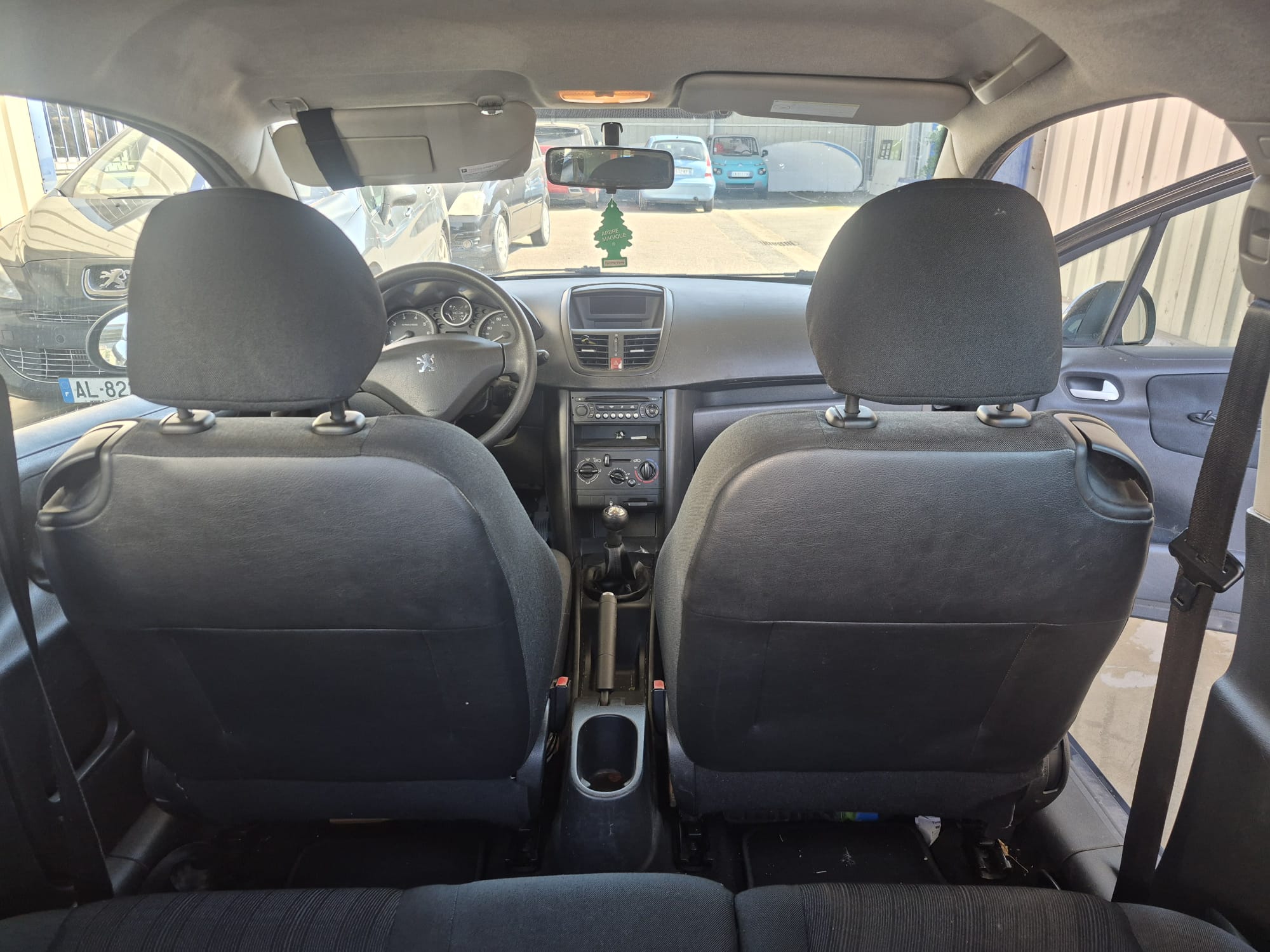 PEUGEOT 207 1.4 URBAN 75 chx , IDEAL JEUNE CONDUCTEUR, VITRES ELECTRIQUES, RADIO CD + COMMANDES AU VOLANT, REPRISE POSS ,GARANTIE 3 MOIS - photo 5