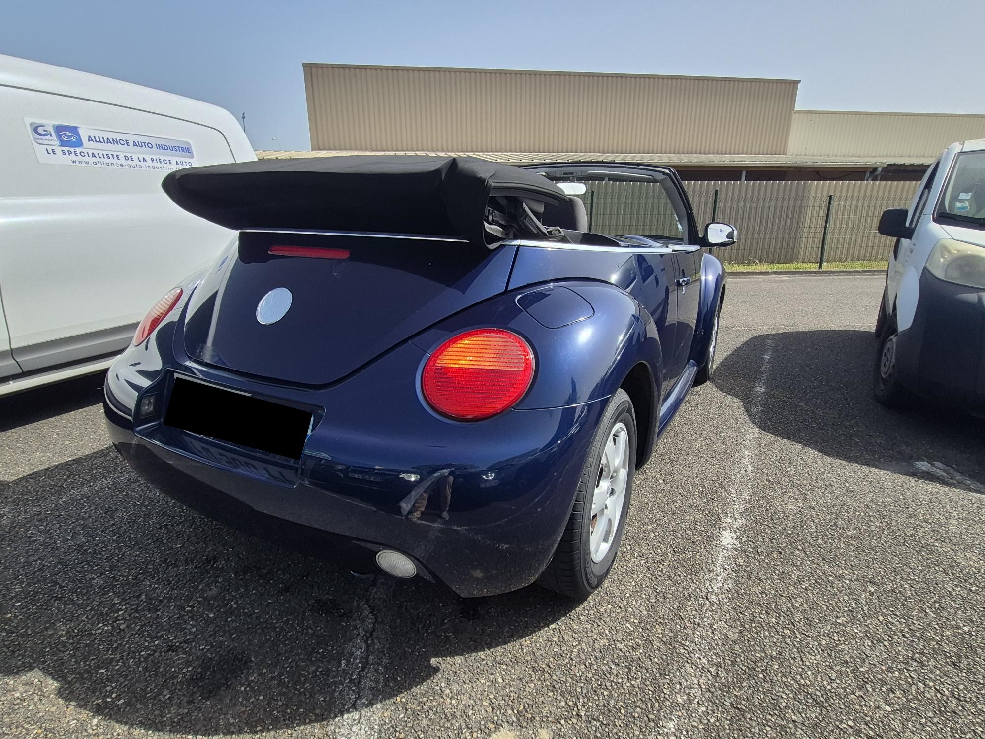 VOLKSWAGEN NEW BEETLE CABRIOLET 1.9 TDI 105 CARAT, CLIMATISATION,VITRES ELECS, RADIO CD,JANTES ALUS, REPRISE POSS, GARANTIE 3 MOIS - photo 3
